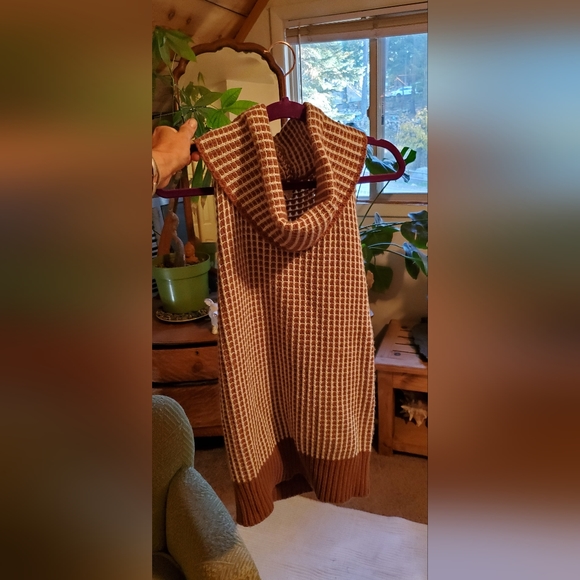 Beautiful giant cowled neck sleeveless wool/synthetic blend mini dress - Picture 6 of 6